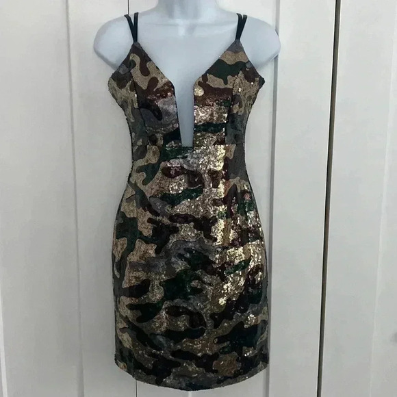 NWT Pink Owl Sequin Camo Plunge Neckline Stretchy Cocktail Dress Medium - Picture 1 of 10